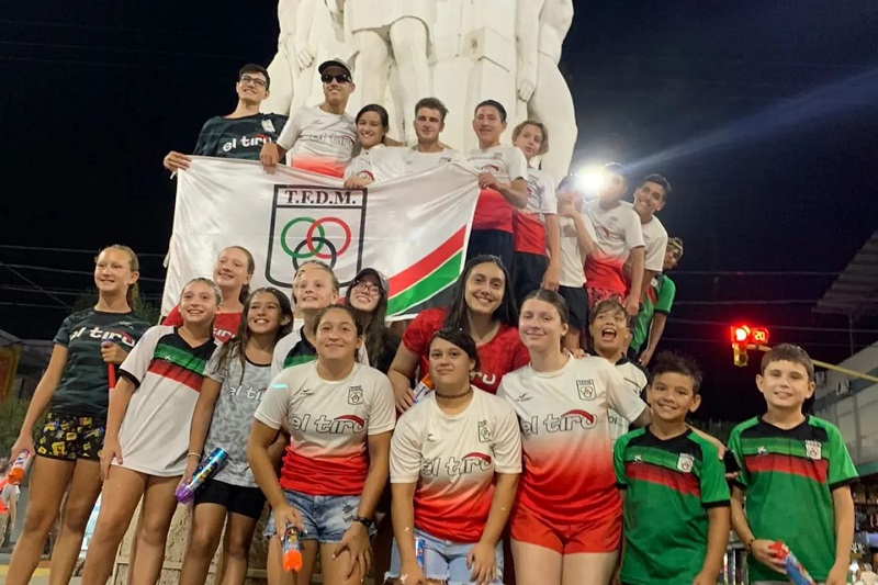 Tiro y su equipo de natación: 20 años campeones invictos